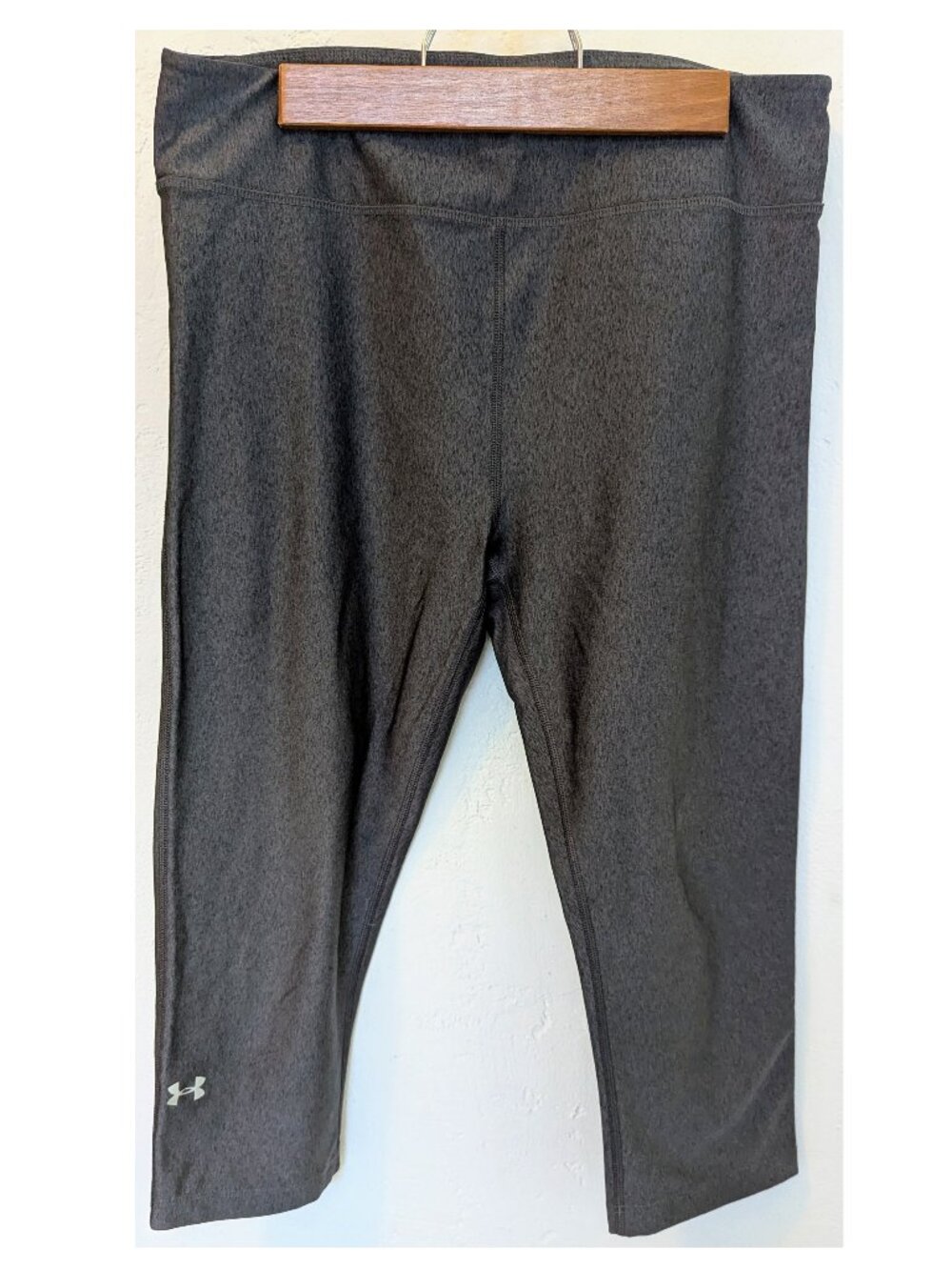 Under Armour Gray Heat Gear Compression Capri Legging L